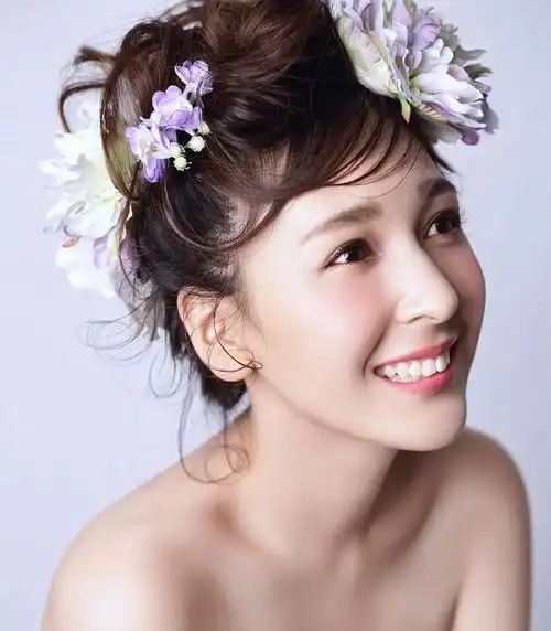 化妆技巧鲜花新娘甜美的妆容清新粉嫩亲切感