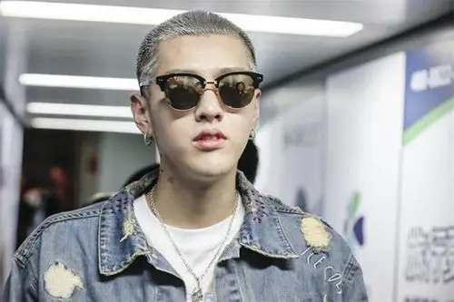 吴亦凡新发型锅盖头适合什么人?_爱美网发型