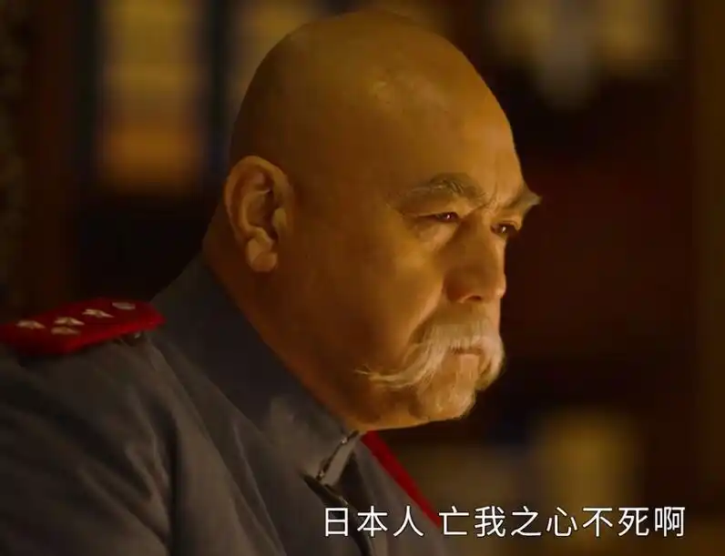 包括第一集开场就上线的袁世凯,也非常有内味儿.