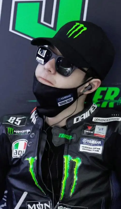 240108风驰电掣的85号赛车手王一博的魅力无法挡