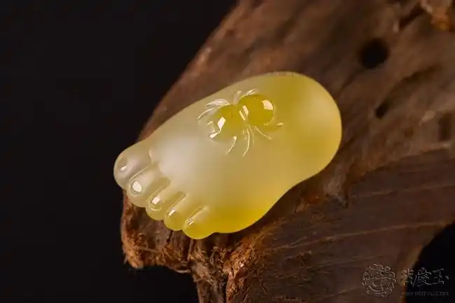 大乘玉雕工作室帝皇玉玛瑙知足常乐脚丫吊坠