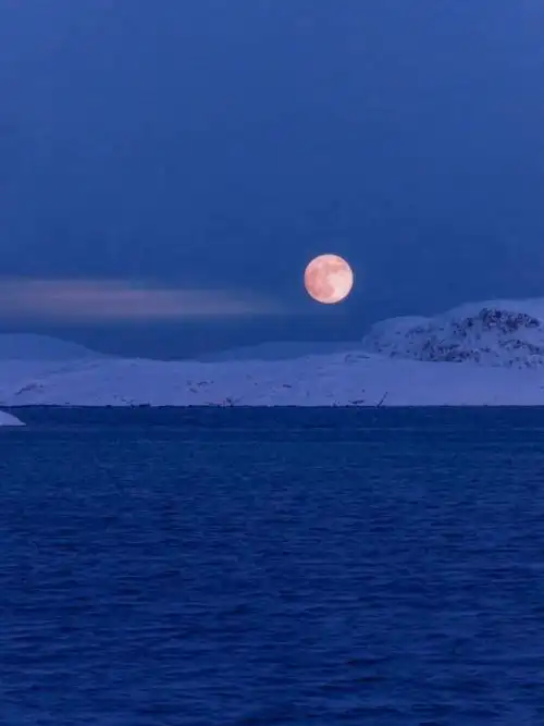 超治愈深蓝色天空壁纸