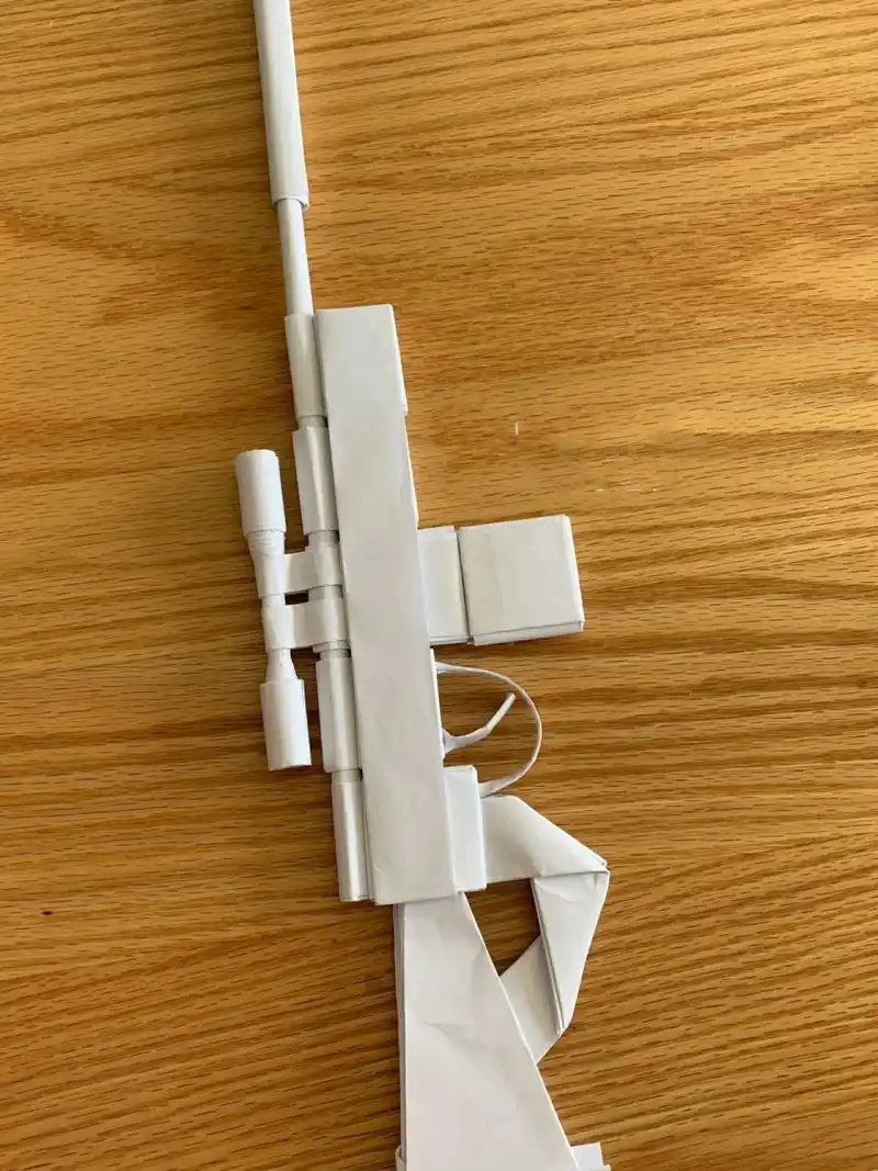 儿童折纸-手枪 新作品awm狙击步枪 用了14张a4纸,花了2个半小时完成