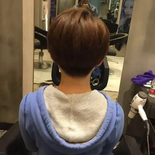 有没有适合普通颜值女生的短发 要求帅气又可爱!