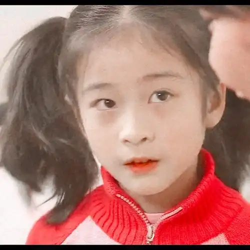 张雪迎小时候也好可爱啊,双马尾古灵精怪的,好奶啊