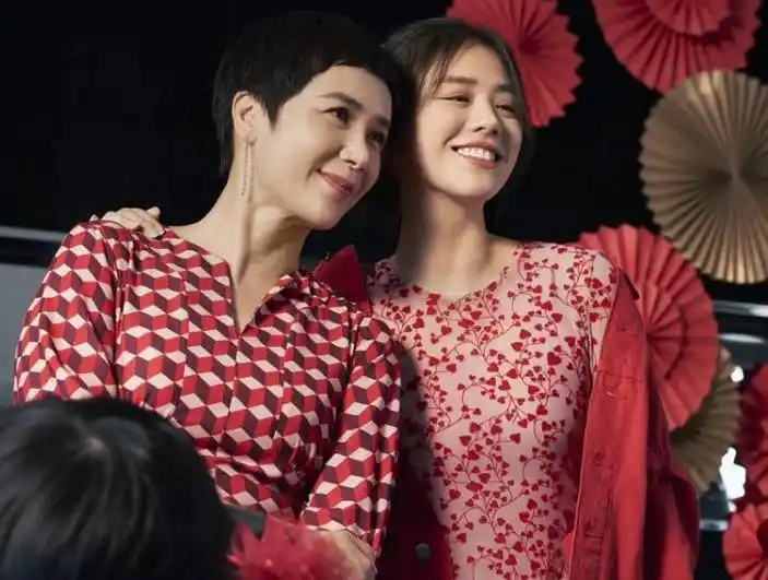 蒋雯丽马思纯的关系想不到两人关系竟如此的亲