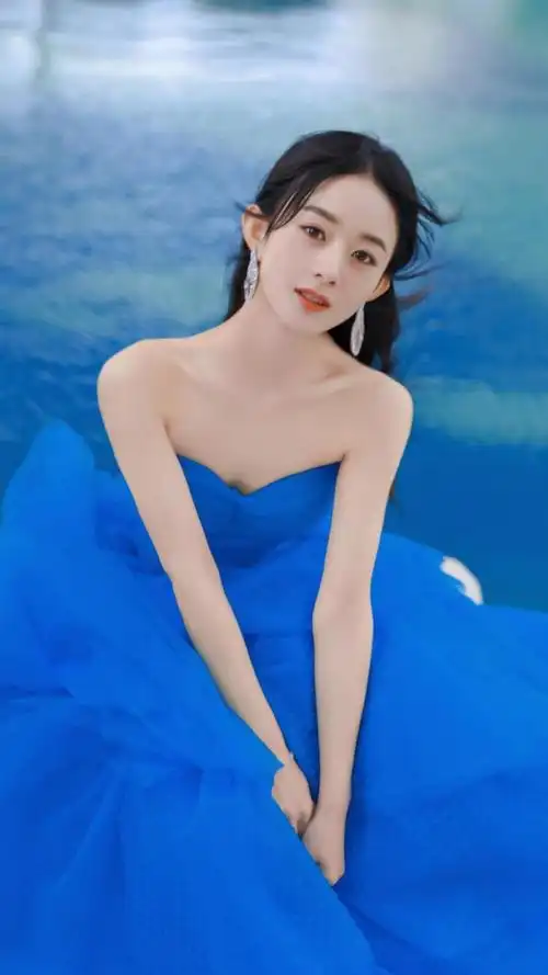 赵丽颖优雅性感蓝色抹胸裙诱人写真