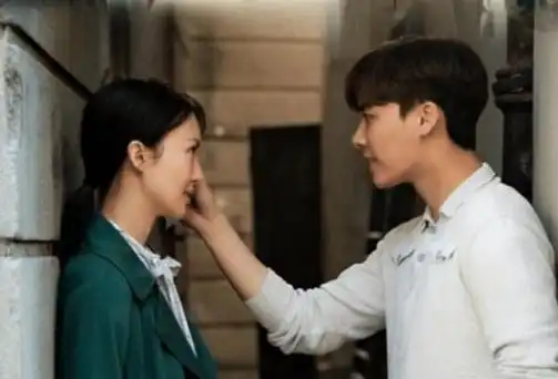 金晨李易峰恋爱了两人亲密照曝光网友我服了