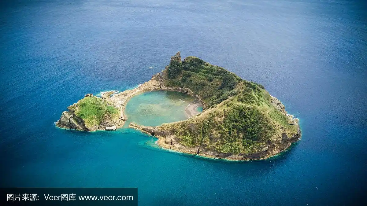 vila franca do campo小岛的顶视图是由一个古老的水下火山火山口形成