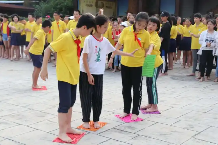 呀原来是踩指压板呀!