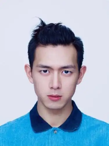 李现证件照走红,远看像彭于晏,网友:他到底是单眼皮还是双眼皮