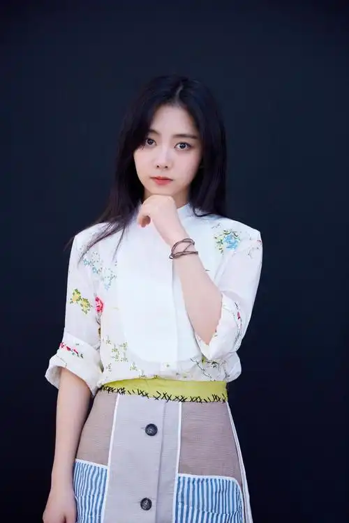 清纯靓丽美女谭松韵时尚个人魅力写真