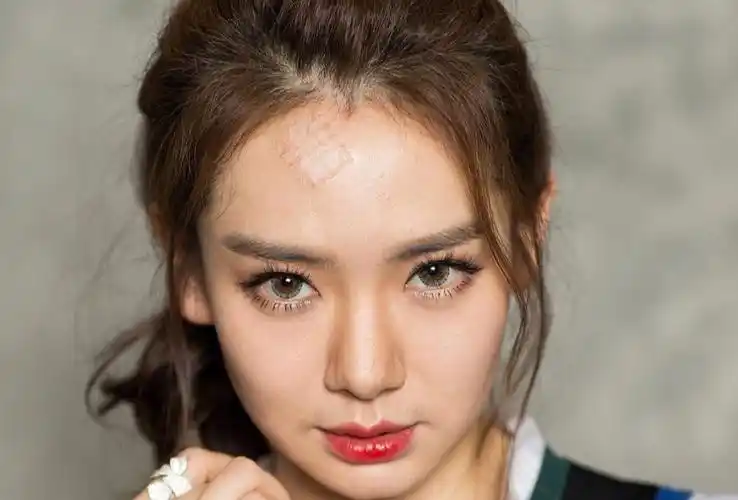 戚薇生图总有一种错位吸引人的力量