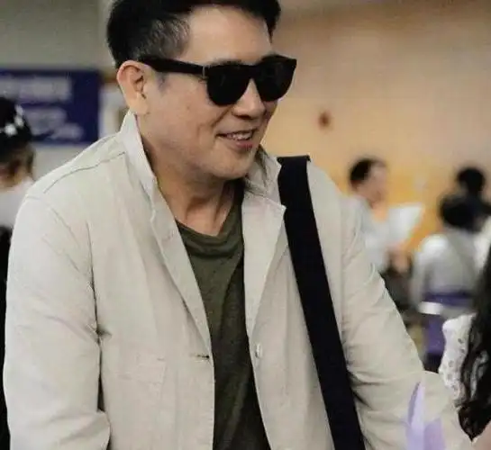 原创74岁秦汉近照爆出风采依旧不减当年林青霞也爱过他