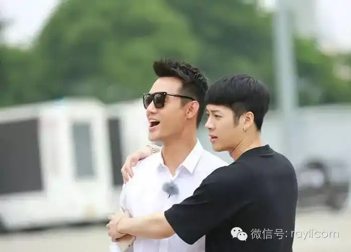 舔屏井柏然王嘉尔我们战斗吧里散发鲜肉荷尔蒙6款男神哪个是你的菜