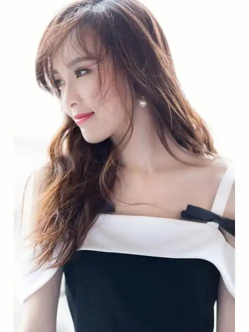 记得在这杂乱的生活里每天带点笑意#今日文案  #文案  #唐嫣同款