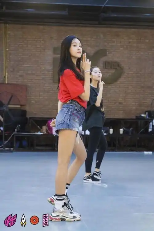 稳定军心?火箭少女101曝练舞照破谣言