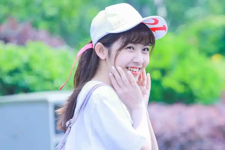 分享一组赖美云图片给大家,图中的明星图片壁纸会点缀你的电脑桌面