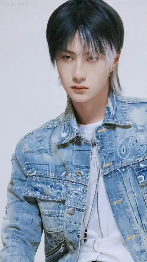 王一博这就是街舞#//#王一博#    酷博,告诉我,你怎么什么造型都能