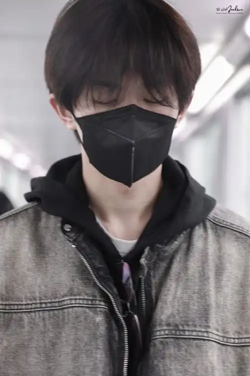 易烊千玺机场图