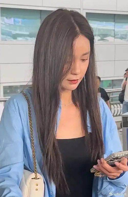 偶遇沈梦辰,她本人挺黑的,腿也有点儿粗