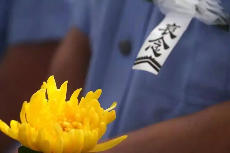 朱津津遗体告别仪式挥泪送别英雄一路走好