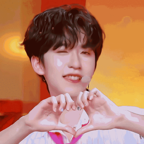 9192贺峻霖的霖色灯牌真好看9192  9192贺峻霖应援色=