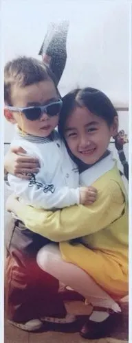 搬几个袁冰妍童年照