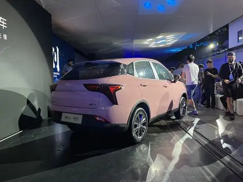 售价729万元起哪吒v新增魔力魔女版两款车型