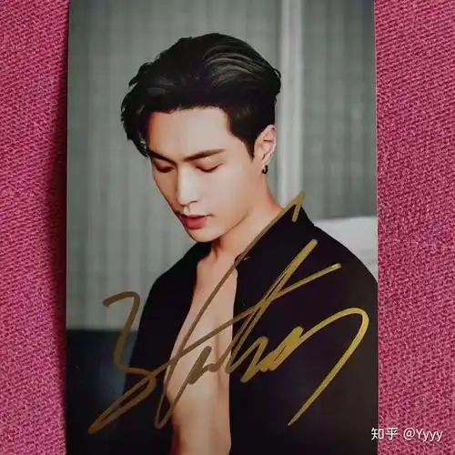 张艺兴亲笔签名照
