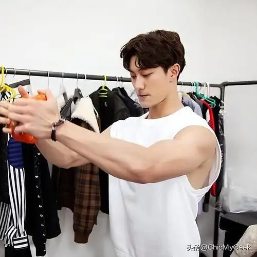 金秀贤|裸上身|性感美女|云画的月光_网易订阅