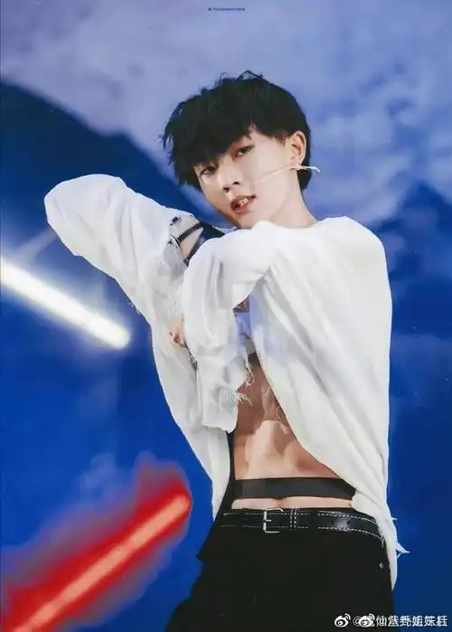 #马嘉祺运动会露腹肌生图#