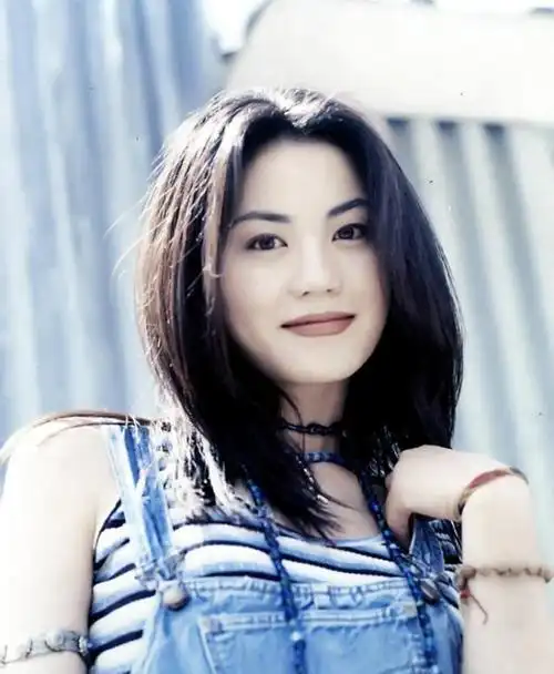 王菲早年写真曝光,红唇胖脸青春靓丽丝毫不逊色张柏芝!