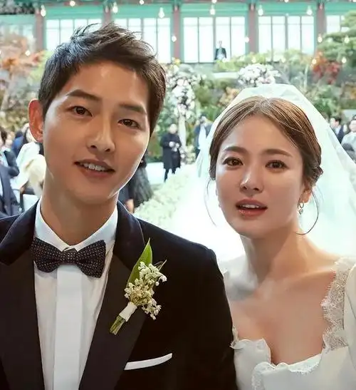 宋慧乔与李秉宪玄彬相恋离婚却被宋仲基摆一道42岁再次翻红