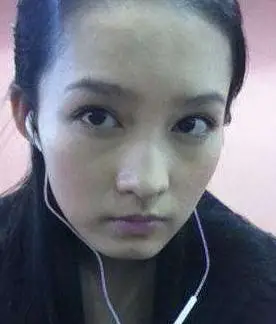 看了李沁和孙怡素颜后的样子,大家还觉得她们像吗?