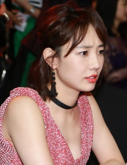 白百何近照流出,精致妆容气色不错,网友:老总眼神信息量太大