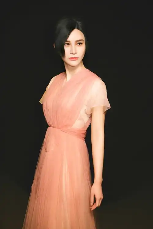 尚雯婕亮相cctv两岸一家亲晚会献唱故乡的云