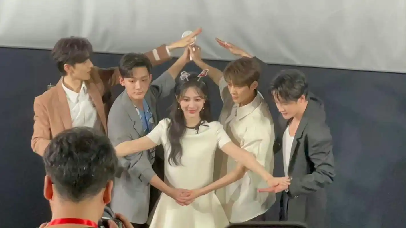 长相思剧组五人合照姿势#.