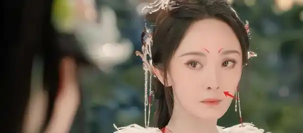 全程合不拢嘴,表情生硬,37岁杨幂带来了"教科书式"的演技