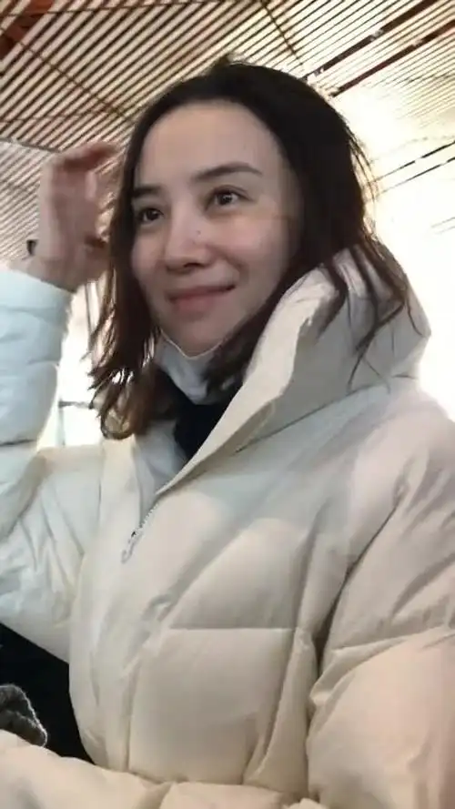 宋佳的素颜大家觉得怎么样_手机新浪网