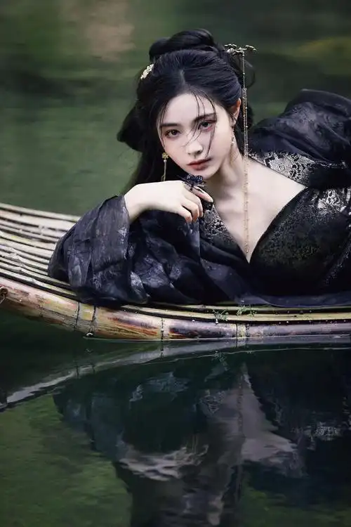 许佳琪黑衣古风写真,美女杀我,对我眼睛太友好了