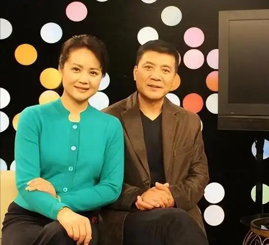 回顾奚望在继父刘之冰支持下离婚带着女儿的她现在怎样了