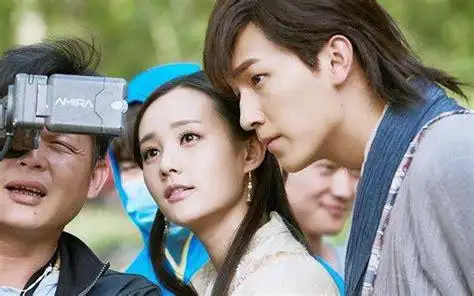 李一桐杨旭文谈恋爱是真的吗?两人恋情曝光_迅网吧