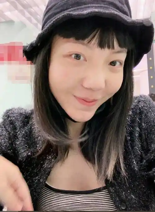 留长发的吴莫愁像换了张脸,精致五官太惊艳,素颜也挡不住女人味