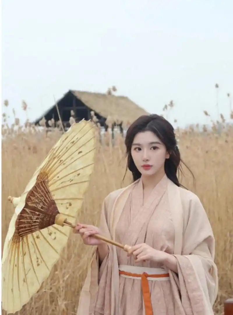 孔雪儿温柔古装写真