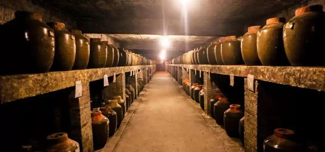 丛林发酵山涧洞藏江西五谷村特色窖藏酒冷继华开创五谷村丛林酒新模式