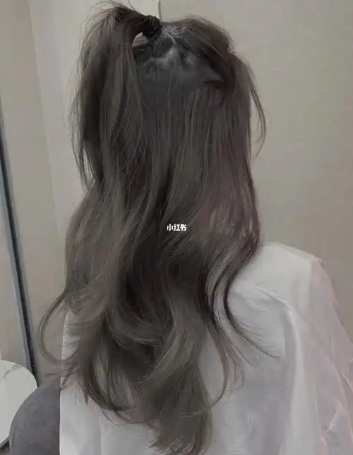 秋冬显白发色越洗越好看的冷青灰棕色