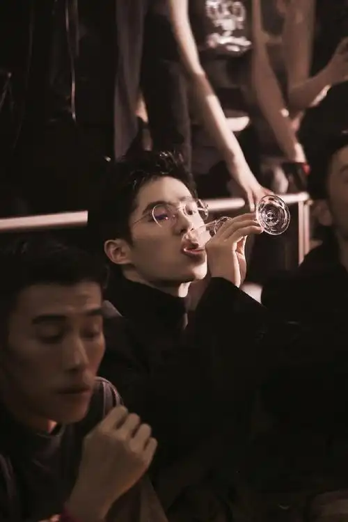 刘昊然 就是硬帅