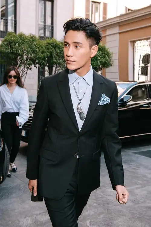 陈坤亮相prada大秀 质感西装彰显国际风范_凤凰网娱乐_凤凰网