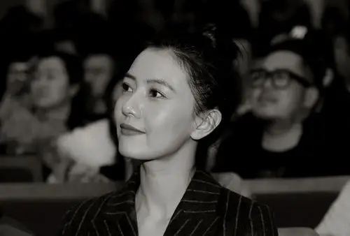 女神高圆圆,图一的丸子头,"别具一格"好清新!_高清图集_新浪网